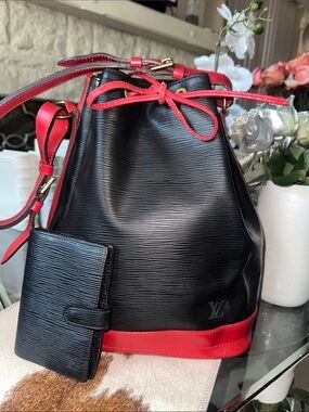 Louis Vuitton
Nano noé leather Black & Red Epi Leather Drawstring Bucket Bag